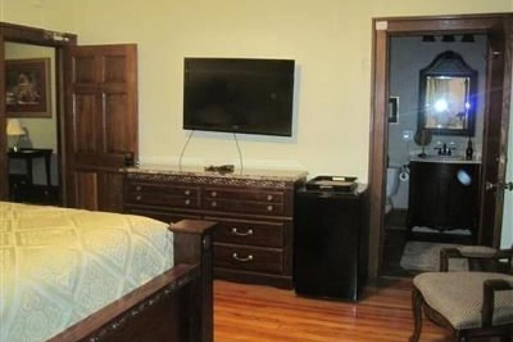 Walton Manor Inn Bed & Breakfast