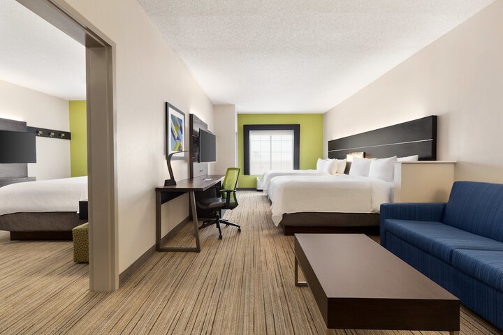 Holiday Inn Express & Suites Shawnee by IHG