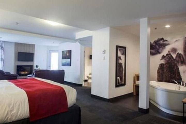 Room 45 of 77