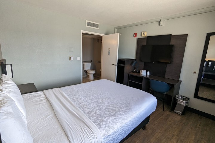 Room 25 of 64