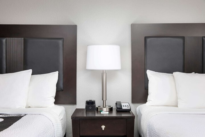 Room 34 of 62