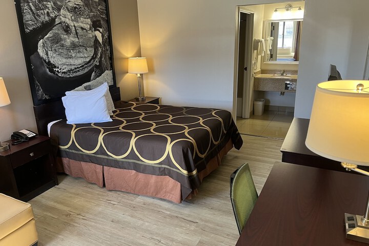 Room 9 of 19