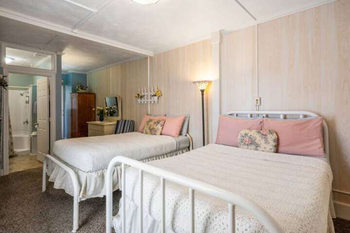 Room 13 of 44