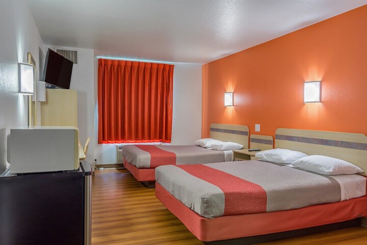 Motel 6 Redmond OR