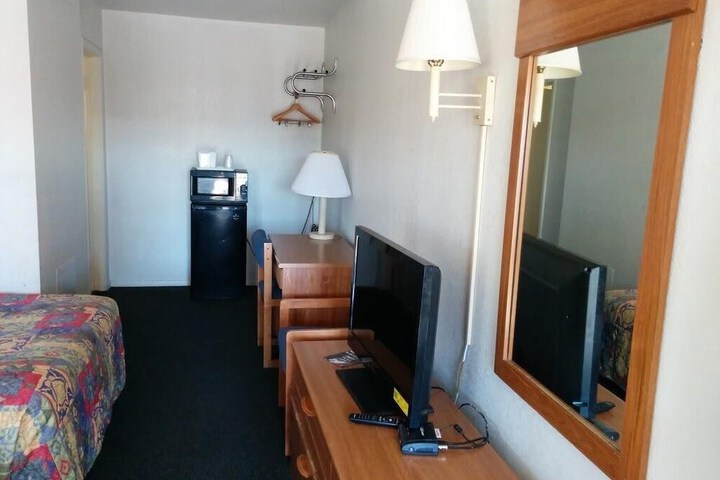 Room 12 of 18