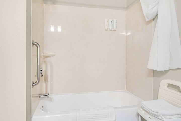 Country Inn & Suites by Radisson Brookings, SD