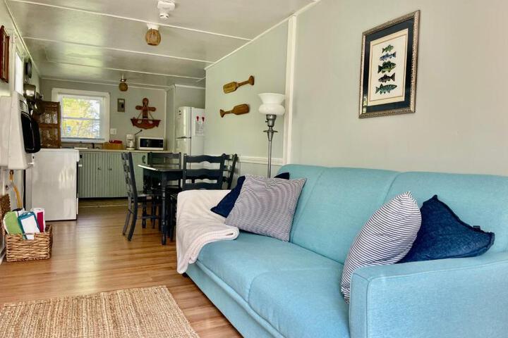 Drop Anchor Cottages and Lake House