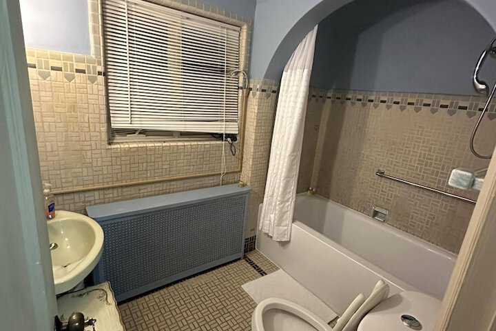 Room 22 of 65