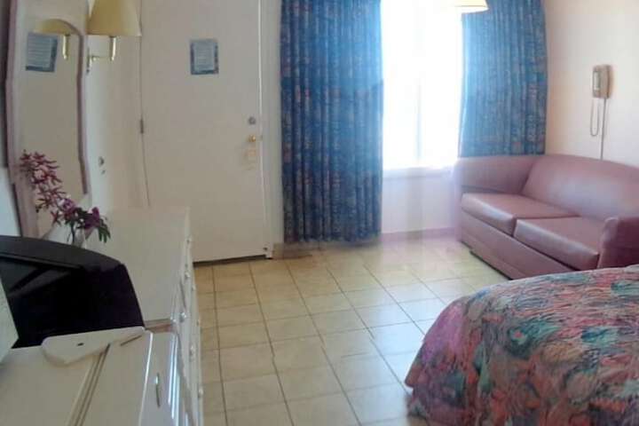 Room 18 of 22