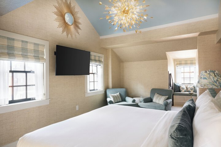 Room 9 of 32