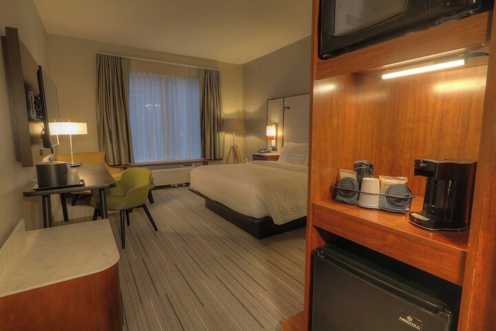 Room 18 of 39