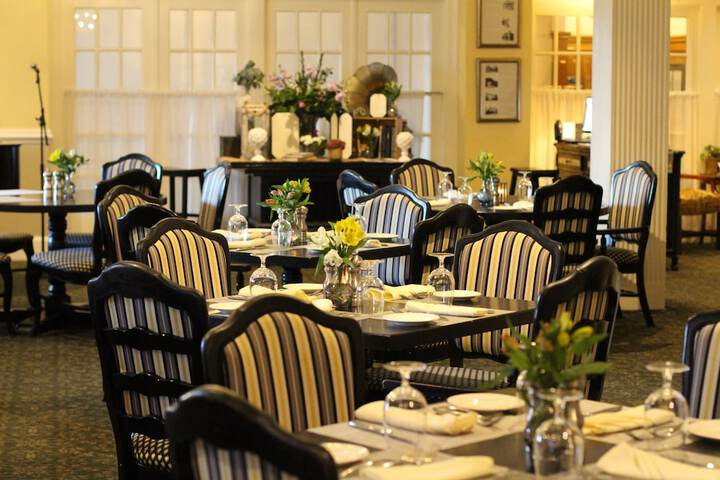 Dining 46 of 76
