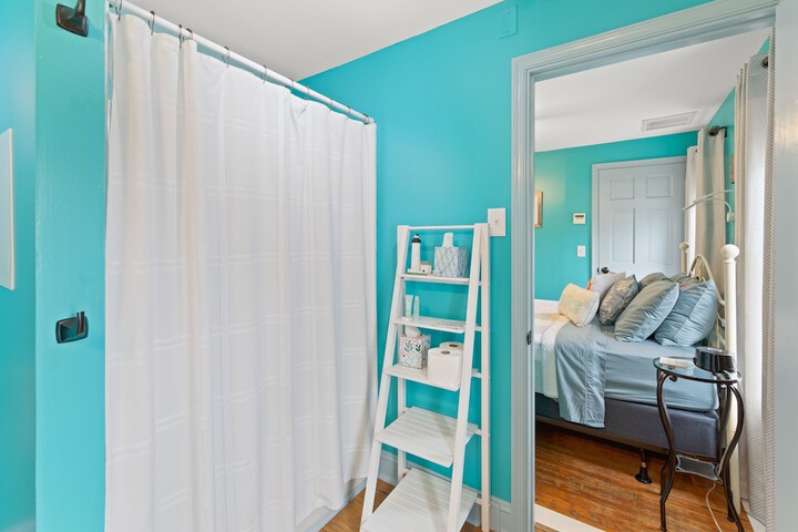 Room 27 of 108