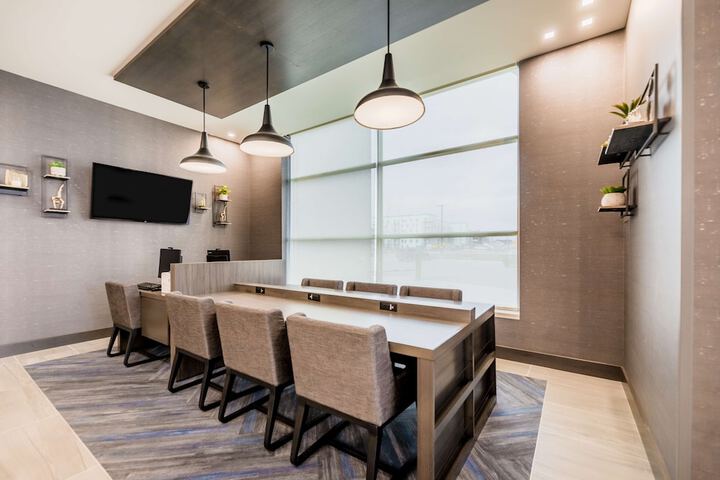 Hyatt House Winnipeg-South / Outlet Collection