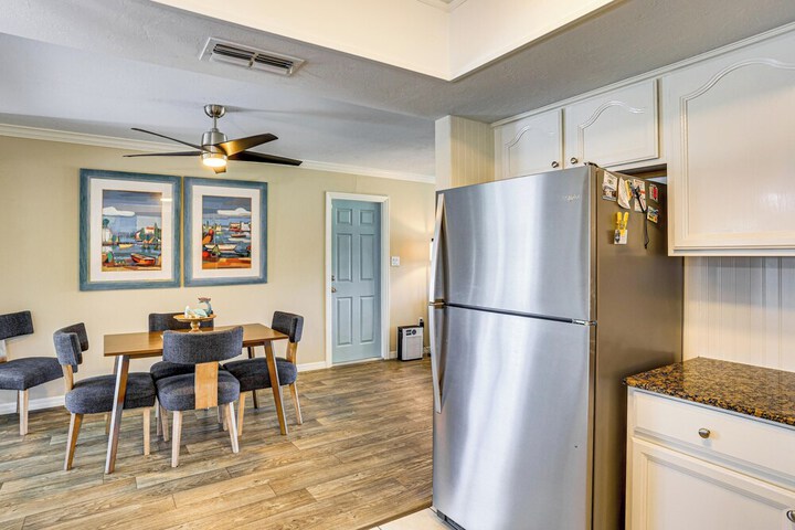Waterfront Lake Placid Escape w / Dock & Lanai
