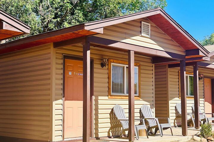 Moosehead Lodge & Cabins