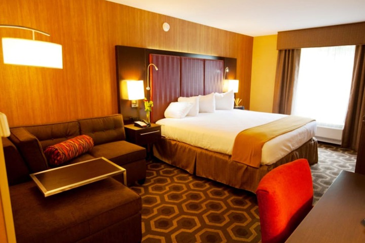Room 28 of 80