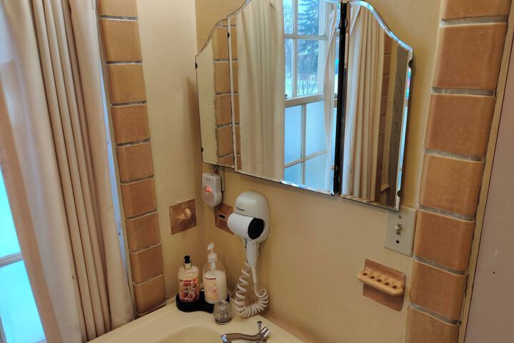Room 113 of 184