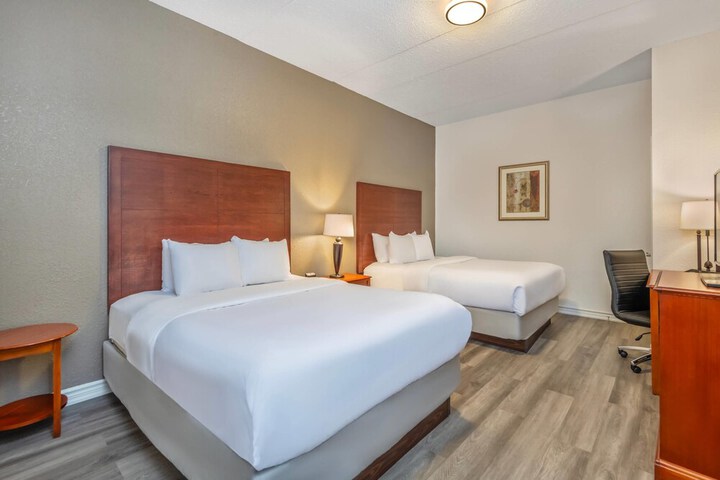 Comfort Inn & Suites Thousand Islands Harbour District