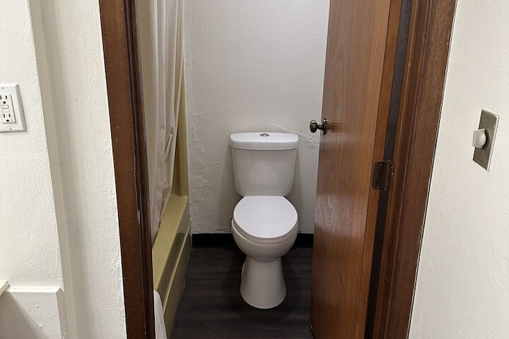 Room 10 of 16