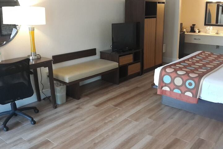 Room 53 of 77