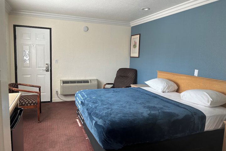 Room 13 of 28