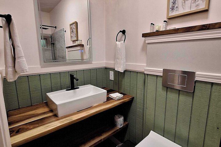 Wild Ginger Hotel