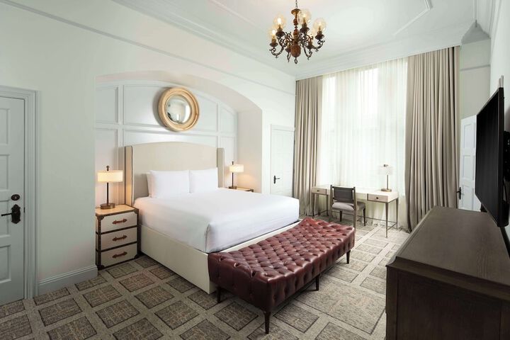 Room 73 of 107