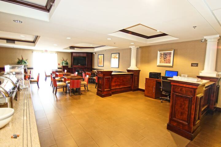 Comfort Suites Near University