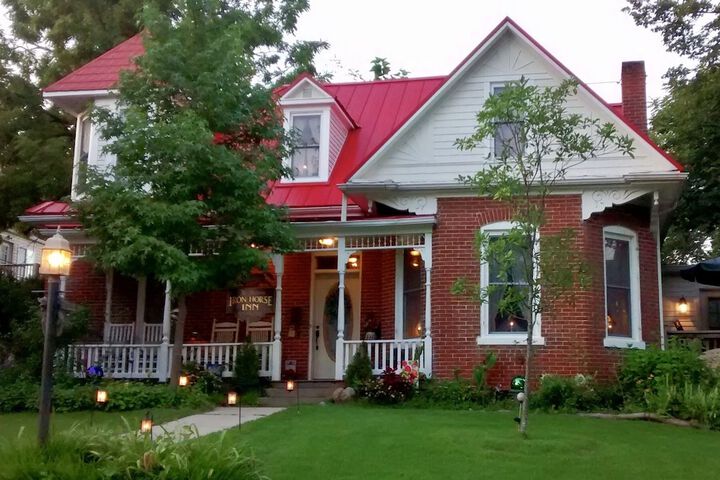 Historic Iron Horse Inn