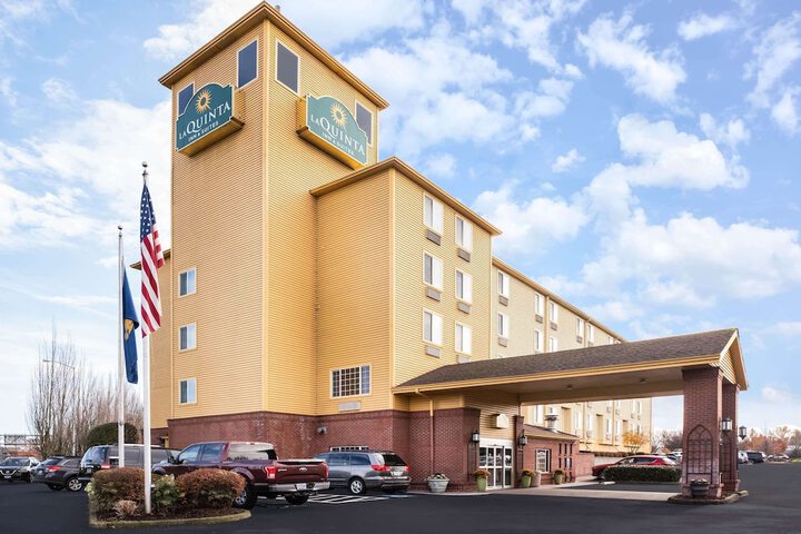 Hotel 4 of 65