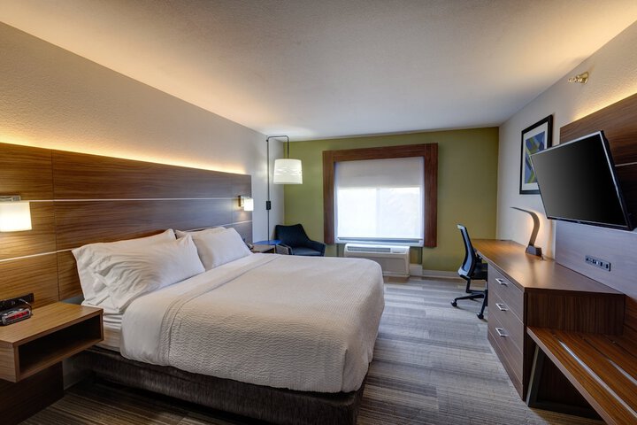 Room 26 of 61