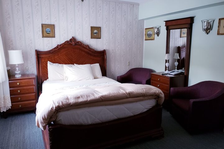 Lowell Inn