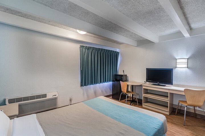 Room 33 of 45
