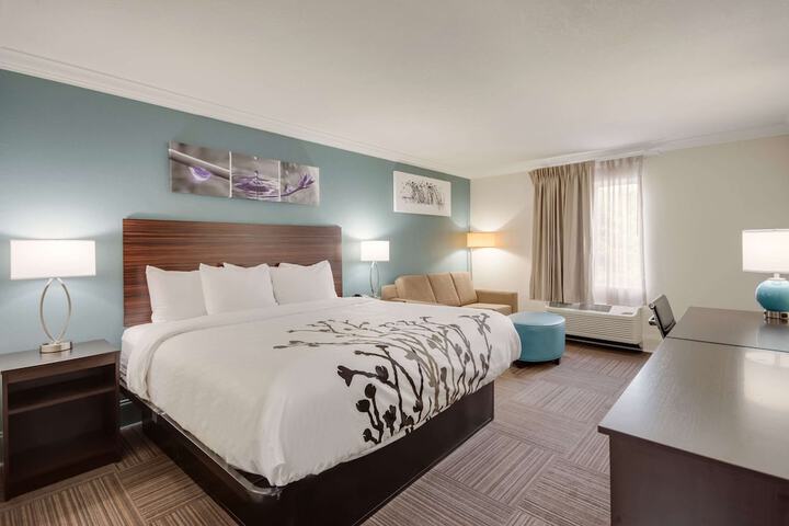 Room 33 of 49