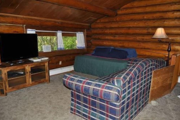 Daniels Lake Lodge B & B
