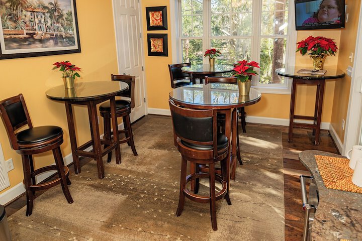 Waters Edge Inn - Adults Only