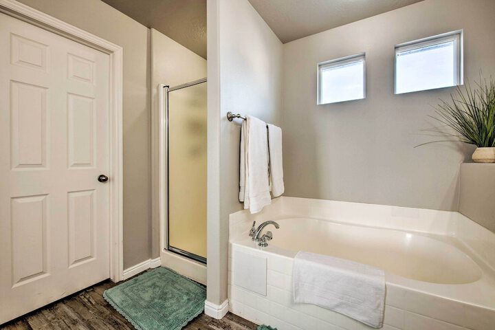 Mtn View Townhome w / Amenities 17 Mi to Snowbird!