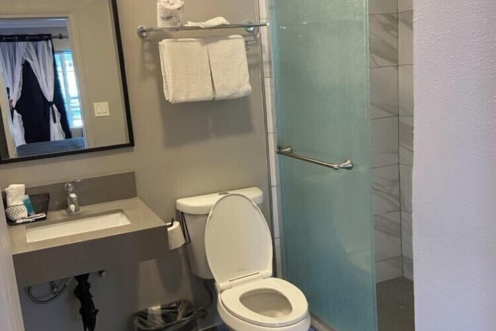 Room 8 of 28