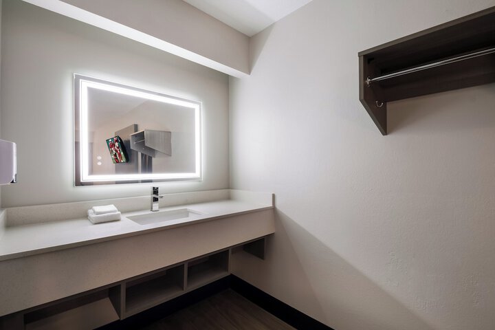 Room 27 of 31