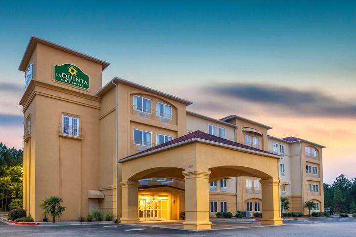 Hotel 4 of 81