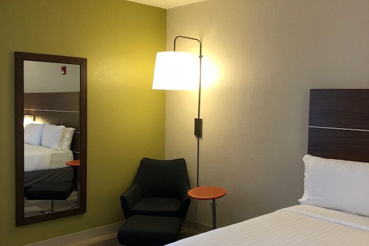 Room 15 of 40