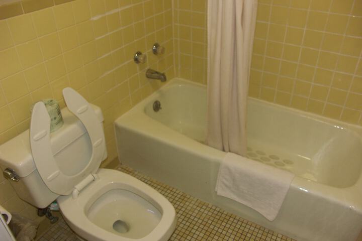 Room 10 of 26