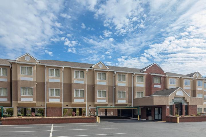 Microtel Inn by Wyndham Cornelius / Lake Norman
