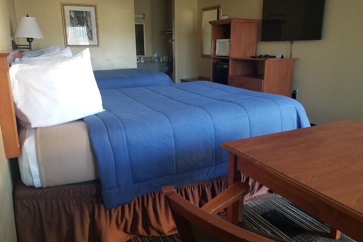 Oakridge Inn & Suites
