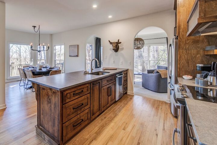 Lux Mountain Home! Golf / Lake/ EV / Game Room