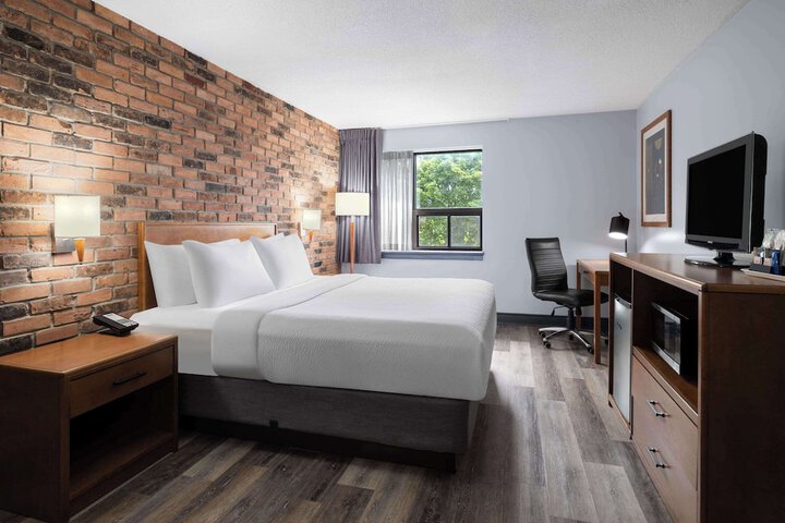 Room 35 of 53