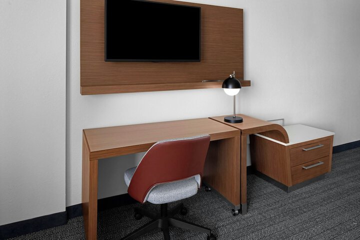 Room 25 of 38