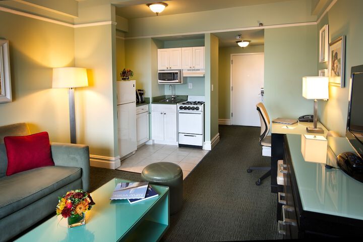 Room 35 of 60