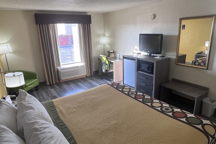 Room 25 of 40
